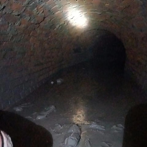 哈工大防空洞流态固化土施工