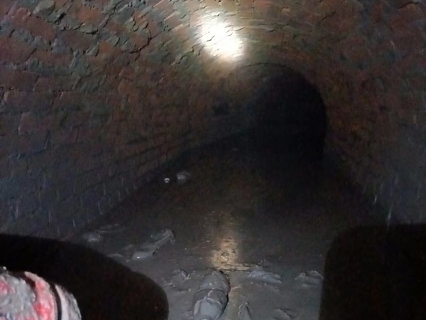 哈工大防空洞流态固化土施工
